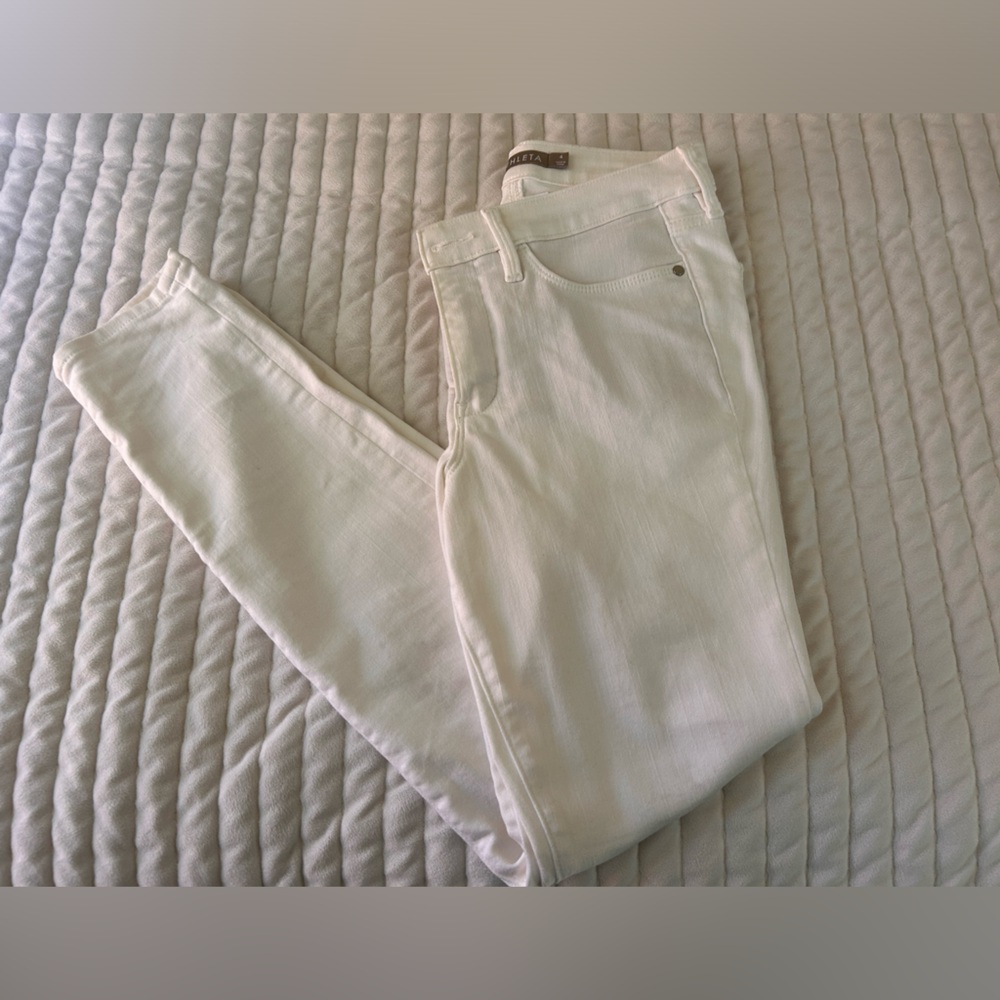 Athleta Womens White Sculptek Jeans, never worn.